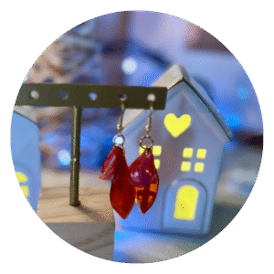 Boucles d’oreilles feuilles résine rouges